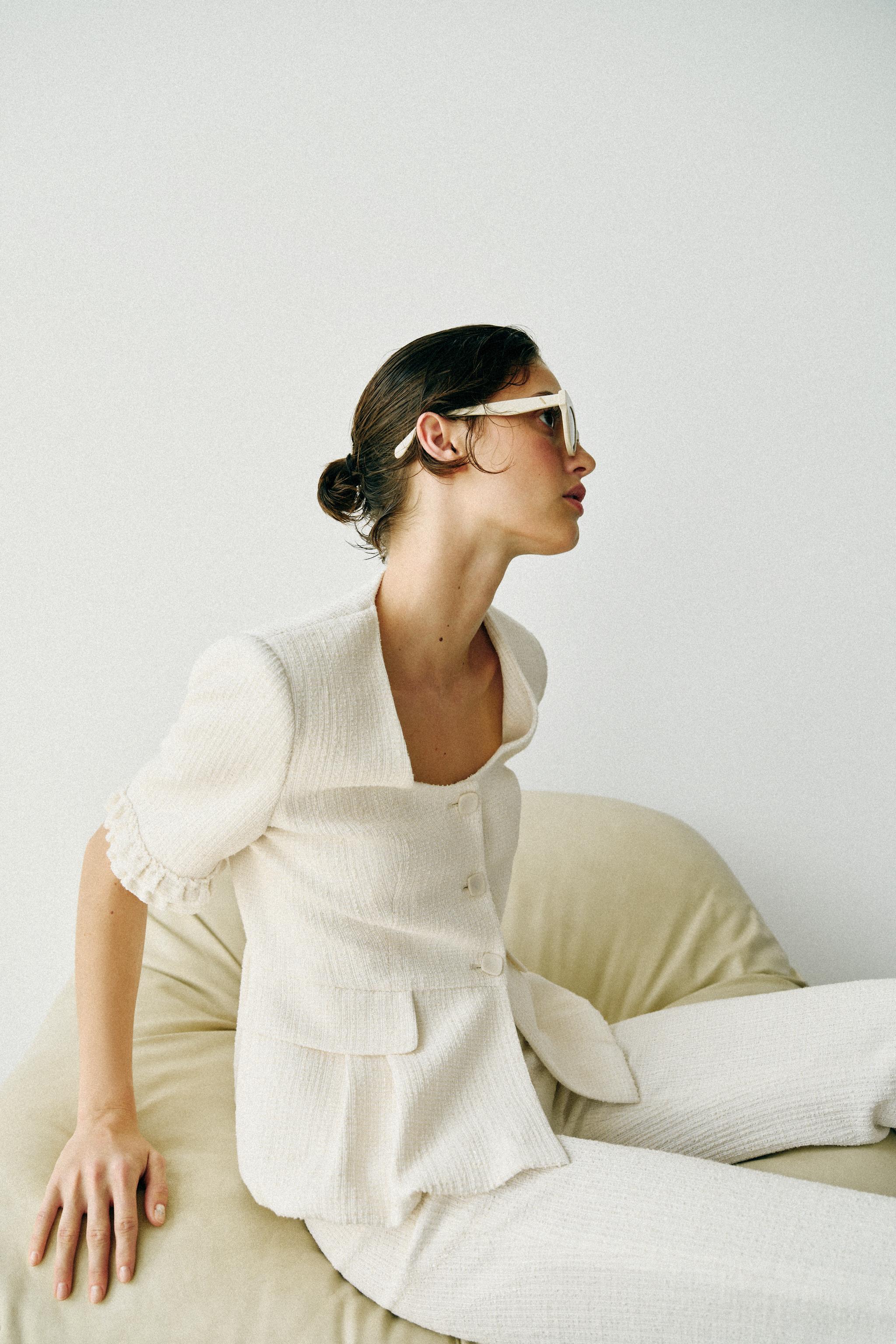 SHORT-SLEEVE RUFFLED PEPLUM JACKET